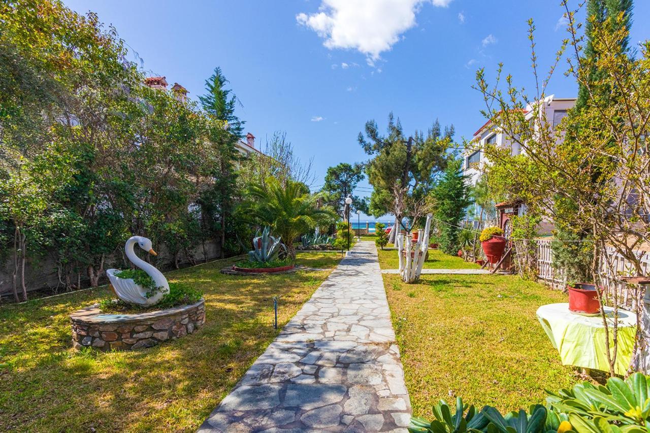 Galazia Akti Seaside Apartments Nikiti  Esterno foto