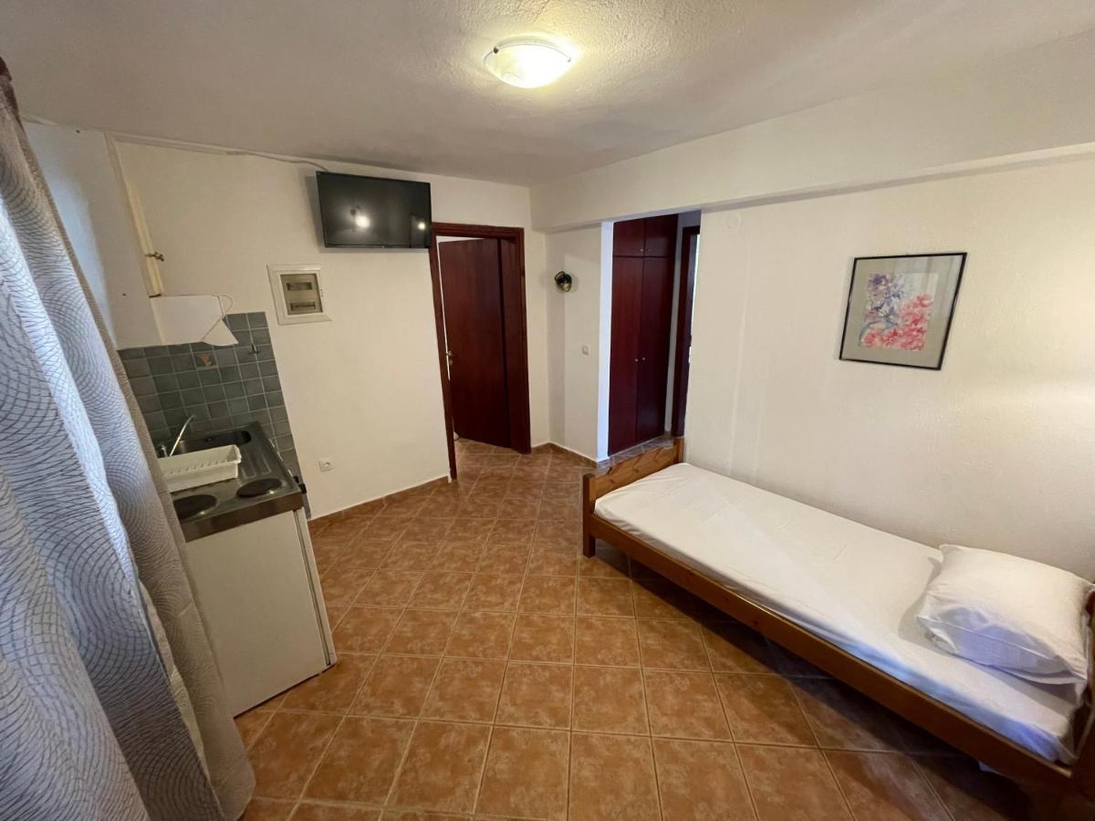Galazia Akti Seaside Apartments Nikiti  Esterno foto