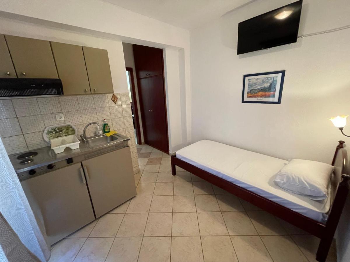 Galazia Akti Seaside Apartments Nikiti  Esterno foto