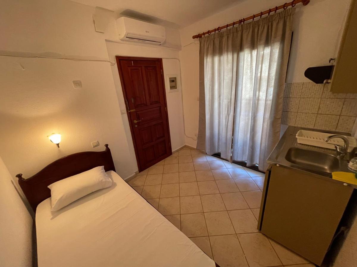 Galazia Akti Seaside Apartments Nikiti  Esterno foto