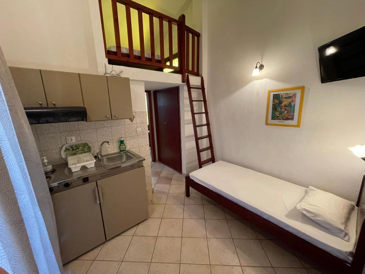 Galazia Akti Seaside Apartments Nikiti  Esterno foto