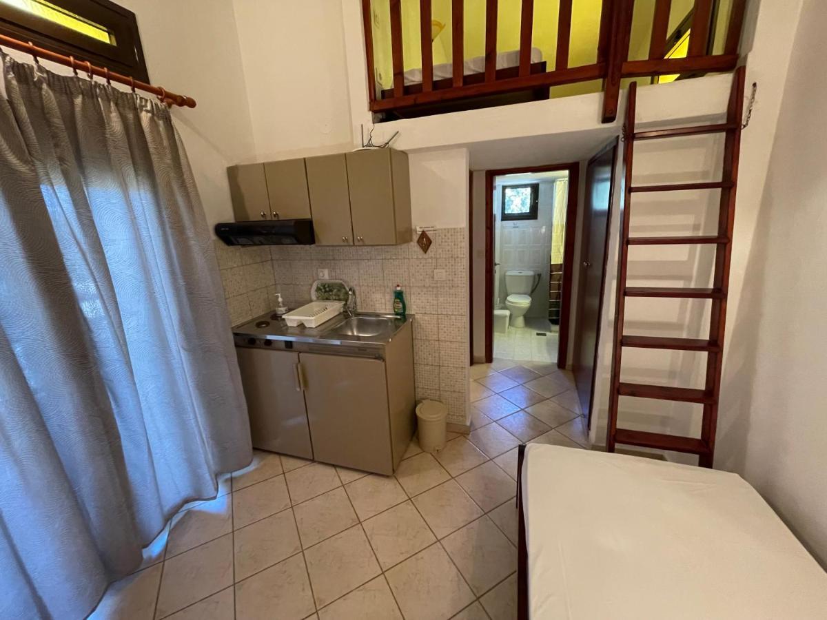 Galazia Akti Seaside Apartments Nikiti  Esterno foto